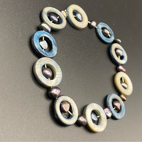 Unique Shell Disc Bracelet - Picture 4 of 5